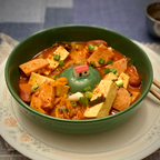 Cute little house bowl accompany you through any difficult times